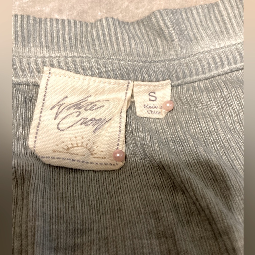 White Crow Ribbed V-Neck Top - Picture 7 of 7